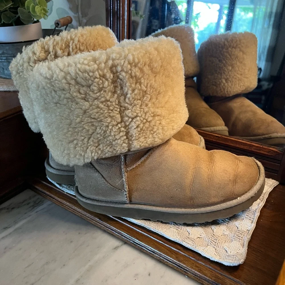 UGG‎ Classic Tall II Fur Lined Sheepskin Suede Winter Boots Tan Women's Size 8